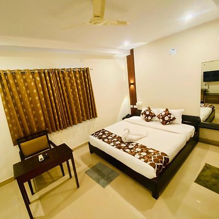 Shloka Residency Hotel เชมชาบัด ภายนอก รูปภาพ