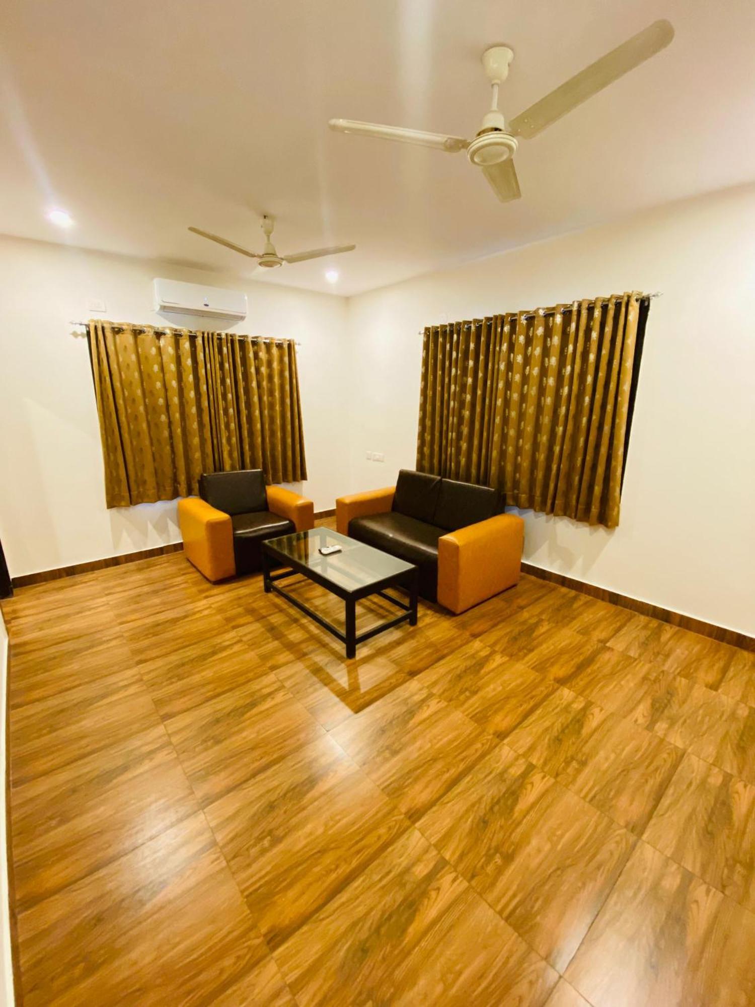 Shloka Residency Hotel เชมชาบัด ภายนอก รูปภาพ
