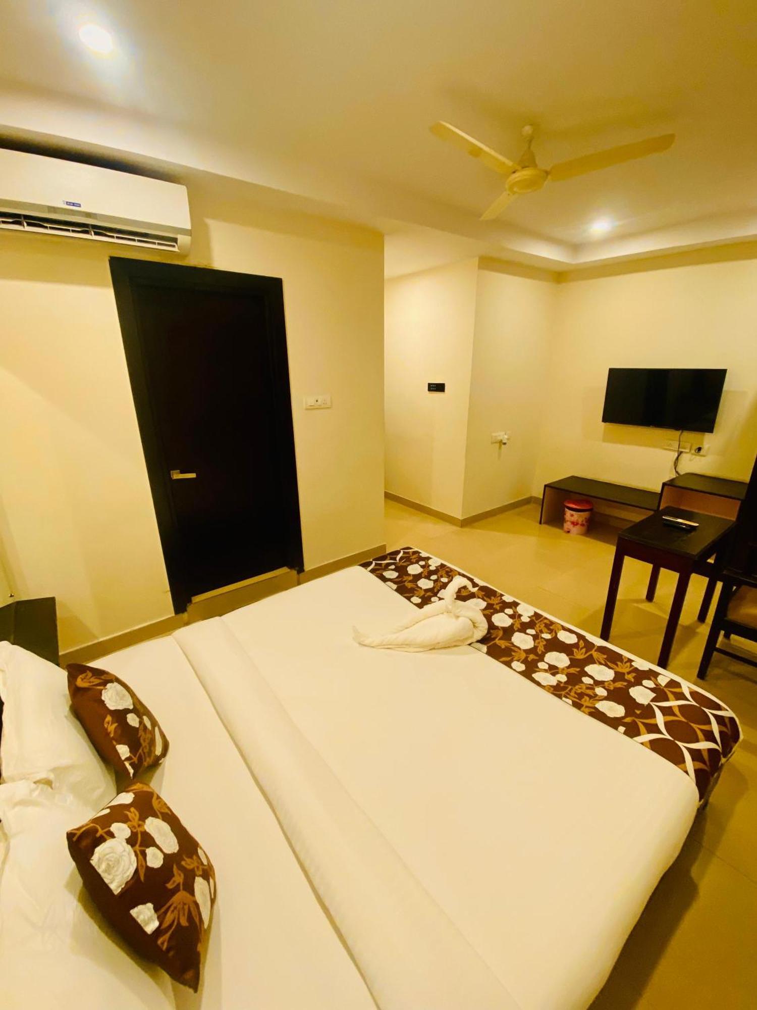 Shloka Residency Hotel เชมชาบัด ภายนอก รูปภาพ